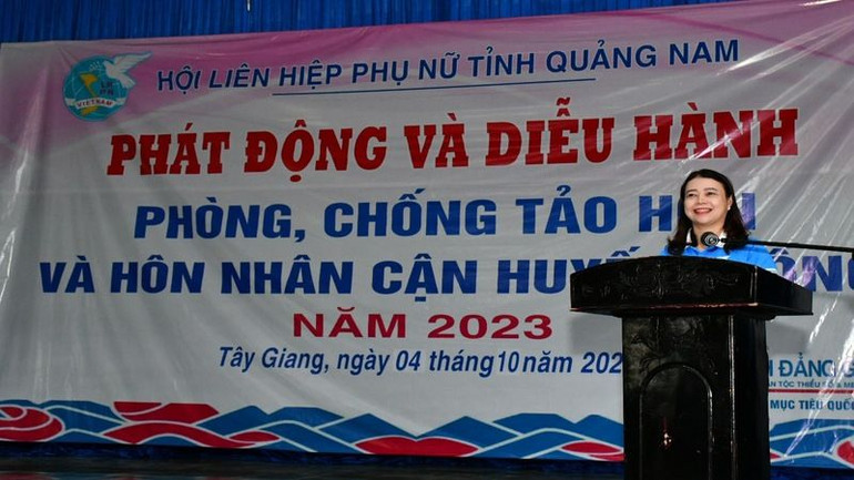 Chủ tịch Hội Liên hiệp phụ nữ tỉnh Quảng Nam Đặng Thị Lệ Thủy phát động chương trình.