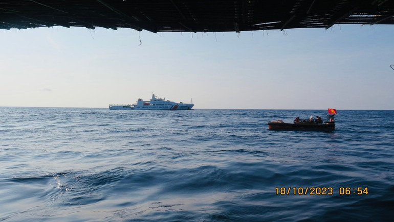 Các lực lượng tìm kiếm cứu nạn phân chia khu vực, mở rộng phạm vi tìm kiếm với hy vọng sớm tìm thấy người mất tích