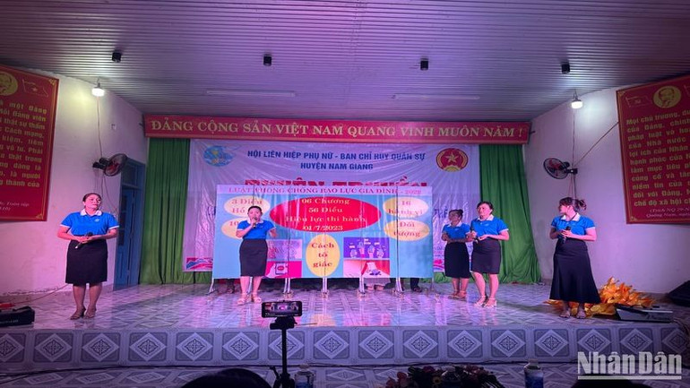 Hướng dẫn kỹ năng bảo vệ phụ nữ, trẻ em.