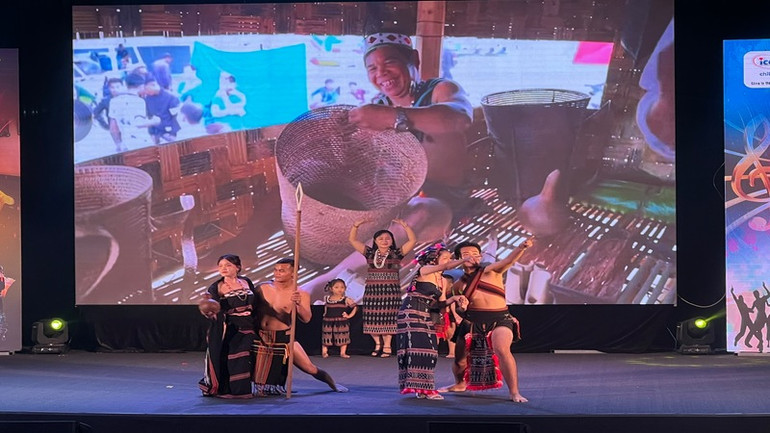 Đa dạng các hình thức truyền thông và gìn giữ văn hóa đồng bào dân tộc thiểu số.