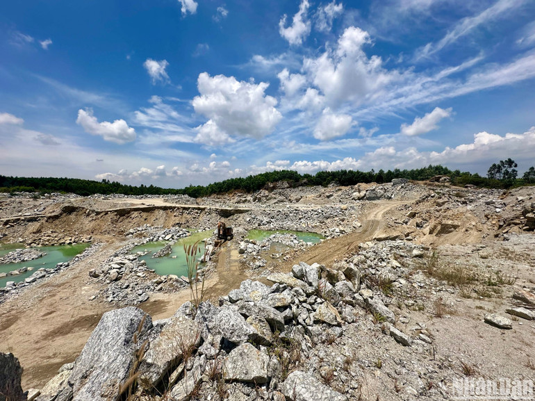 Mỏ đá Thượng Hòa của Công ty Dothico Quảng Ngãi là nơi cung ứng đá cho Công ty Tấn Tài và Công ty Lý Tuấn. Mỏ đá Thượng Hòa của Công ty Dothico Quảng Ngãi là nơi cung ứng đá cho Công ty Tấn Tài và Công ty Lý Tuấn.