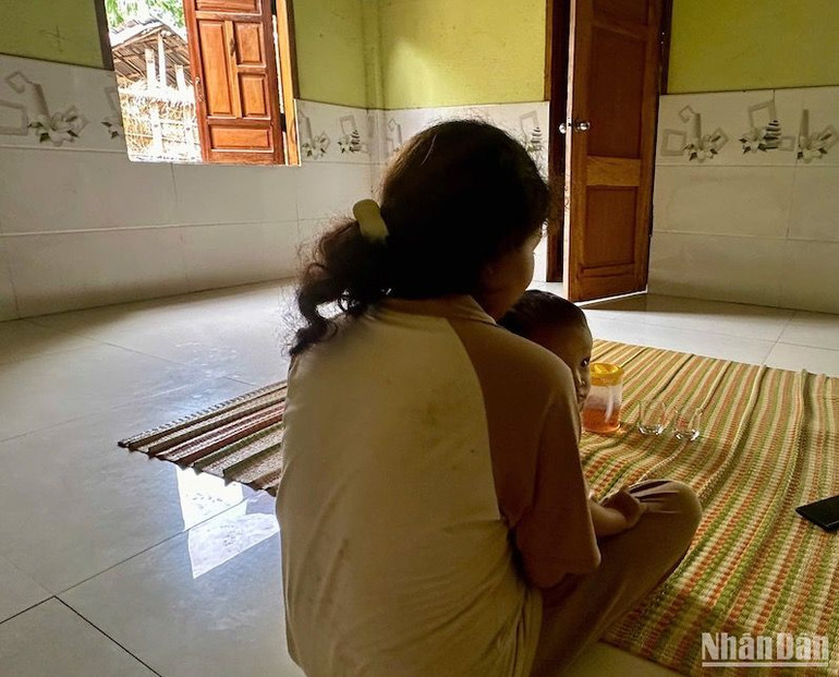 17 tuổi H đã có con và chuẩn bị "vượt cạn" lần thứ hai.