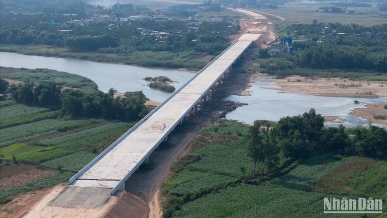 Tuyến cao tốc 88km có 77 cầu, 667 cống và hầm chui dân sinh.