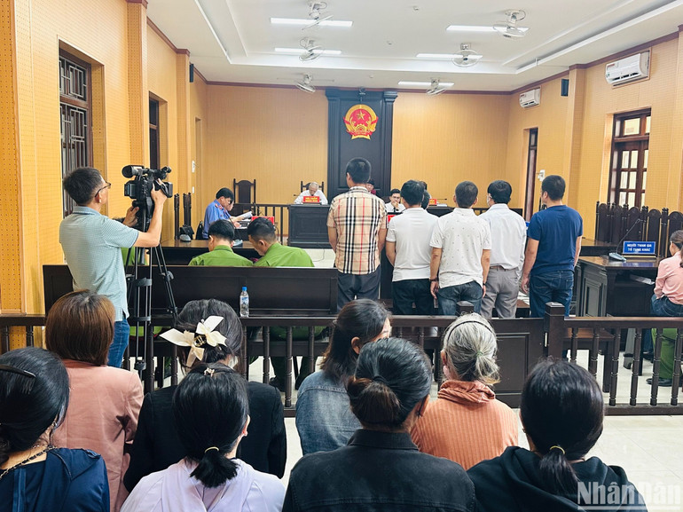 Toàn cảnh phiên tòa xét xử.