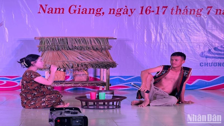 Những tiểu phẩm mang đậm nét văn hóa vùng cao.
