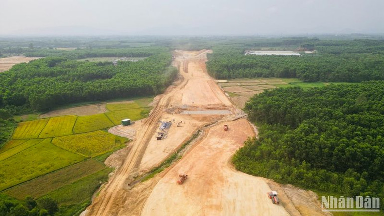 Dự án thành phần đoạn Quảng Ngãi-Hoài Nhơn qua địa bàn nhiều huyện của Quảng Ngãi.