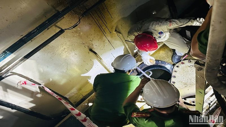 Kiểm tra đường ống, thiết bị khu vực cháy nổ.