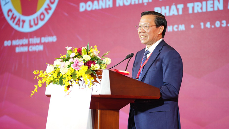 Chủ tịch Ủy ban nhân dân Thành phố Hồ Chí Minh Phan Văn Mãi phát biểu tại lễ trao chứng nhận hàng Việt Nam chất lượng cao.