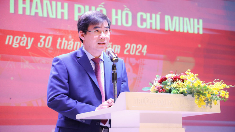 Tiến sĩ Lê Trường Sơn, Hiệu trưởng Trường đại học Luật Thành phố Hồ Chí Minh phát biểu tại lễ kỷ niệm.