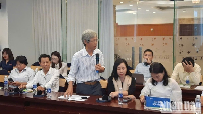 Đại diện các hợp tác xã đặt câu hỏi với Ban tổ chức Triển lãm Agritechnica Asia Việt Nam 2025.