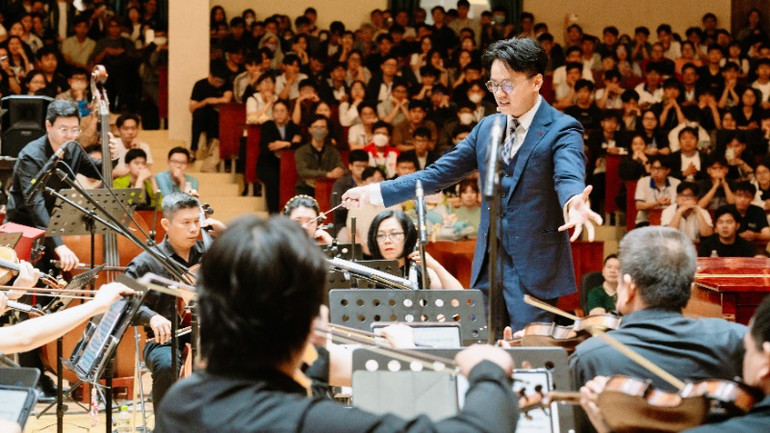 Các nghệ sĩ biểu diễn tại Chương trình hòa nhạc "Giao hòa của âm sắc".