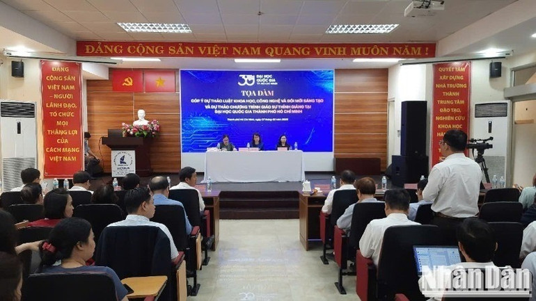 Quang cảnh tọa đàm.