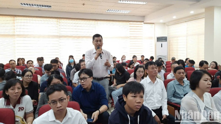 Đại biểu phát biểu tại tọa đàm.