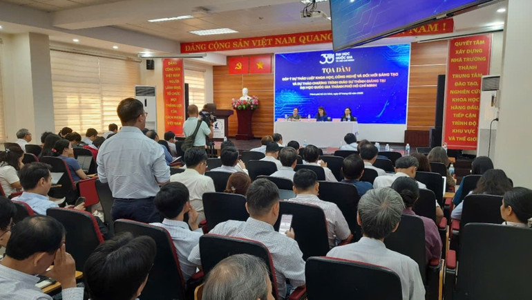 Quang cảnh buổi tọa đàm. Quang cảnh buổi tọa đàm.