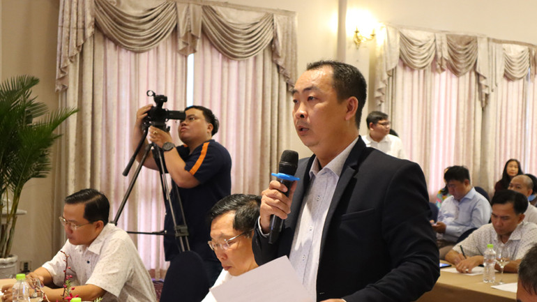 Đại diện doanh nghiệp du lịch nêu ý kiến tại buổi đối thoại.