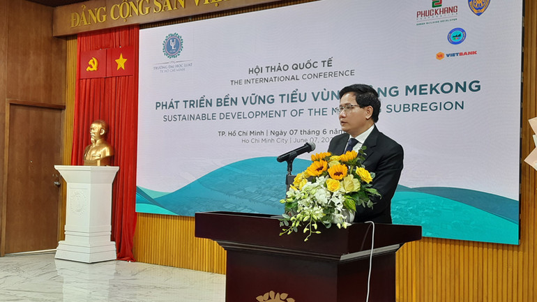 Đại biểu phát biểu tại hội thảo.