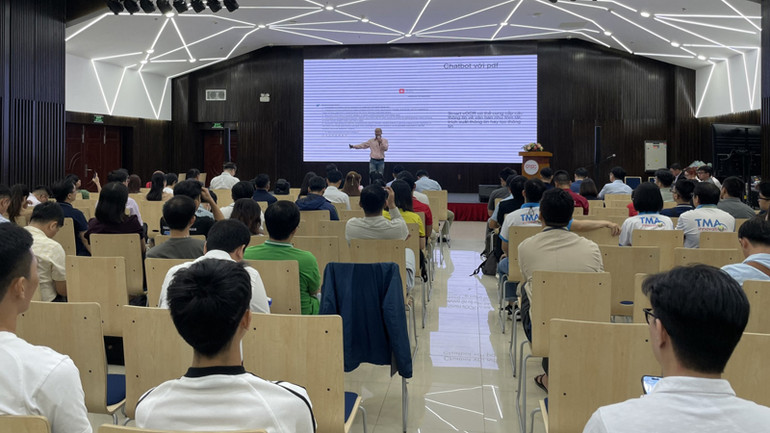 Quang cảnh hội thảo “Giải pháp AI cho doanh nghiệp”. Quang cảnh hội thảo “Giải pháp AI cho doanh nghiệp”.