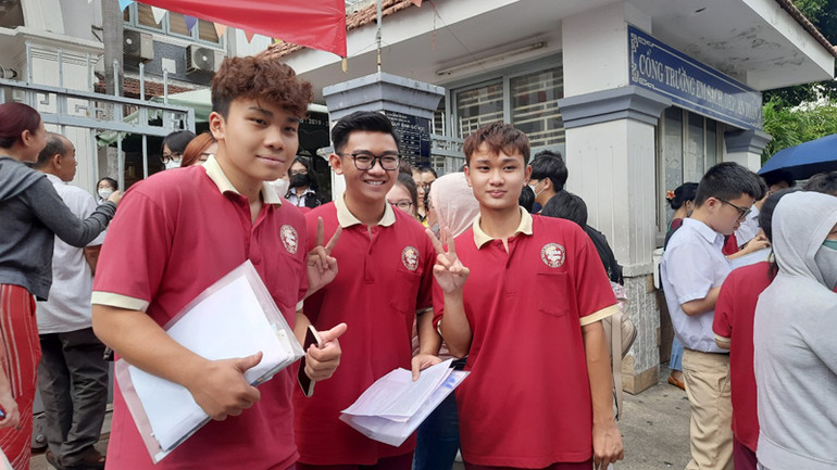 Thí sinh tự tin và hy vọng vào kết quả thi tốt nghiệp (Điểm thi Trường trung học cơ sở Trần Văn Ơn, quận 1, Thành phố Hồ Chí Minh).