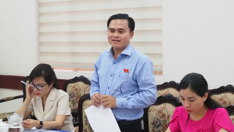 Ông Cao Thanh Bình, Trưởng Ban Văn hóa-Xã hội Hội đồng nhân dân Thành phố Hồ Chí Minh phát biểu tại buổi giám sát. Ông Cao Thanh Bình, Trưởng Ban Văn hóa-Xã hội Hội đồng nhân dân Thành phố Hồ Chí Minh phát biểu tại buổi giám sát.