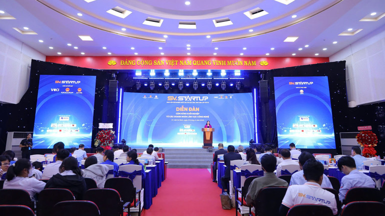 Quang cảnh diễn đàn (Ảnh: Trung tâm Truyền thông và sự kiện, Bộ Giáo dục và Đào tạo)