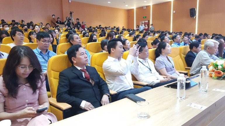 Đại biểu tham dự hội thảo.