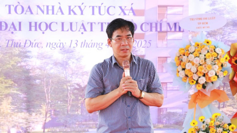 Tiến sĩ Lê Trường Sơn, Hiệu trưởng Trường đại học Luật Thành phố Hồ Chí Minh phát biểu tại lễ khởi công.