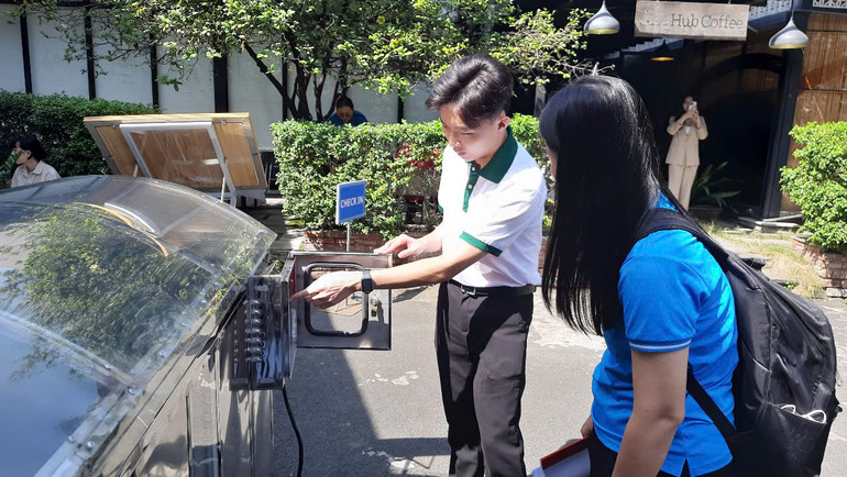 Các đại biểu tham quan không gian triển lãm các sản phẩm khoa học, công nghệ trưng bày tại hội thảo. Các đại biểu tham quan không gian triển lãm các sản phẩm khoa học, công nghệ trưng bày tại hội thảo.