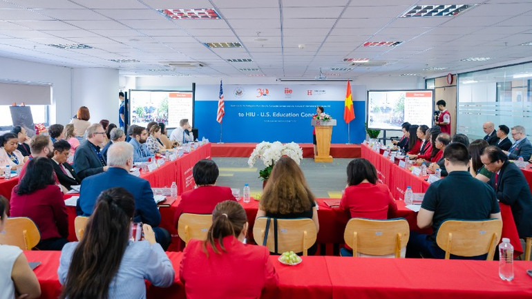 Quang cảnh hội nghị trao đổi hợp tác giữa Trường đại học quốc tế Hồng Bàng và các trường đại học Hoa Kỳ. Quang cảnh hội nghị trao đổi hợp tác giữa Trường đại học quốc tế Hồng Bàng và các trường đại học Hoa Kỳ.