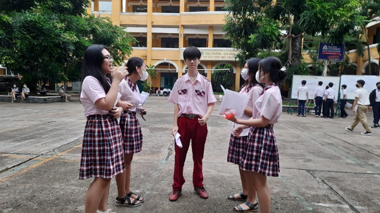 Học sinh Thành phố Hồ Chí Minh dự thi truyển sinh lớp 10. Học sinh Thành phố Hồ Chí Minh dự thi truyển sinh lớp 10.