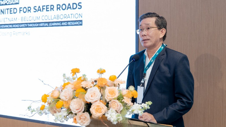 Giáo sư, Tiến sĩ Sử Đình Thành, Giám đốc Đại học Kinh tế Thành phố Hồ Chí Minh phát biểu tại tọa đàm.