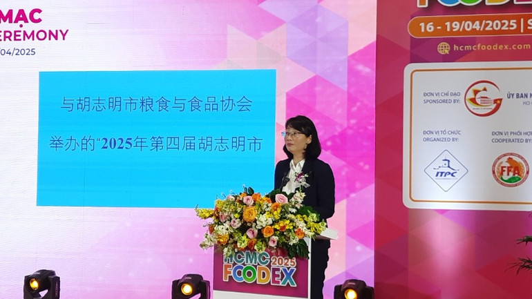 Phó Chủ tịch Ủy ban nhân dân Thành phố Hồ Chí Minh Trần Thị Diệu Thúy phát biểu tại triển lãm.