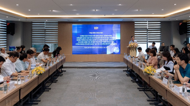 Quang cảnh tọa đàm.