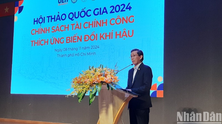 Giáo sư, Tiến sĩ Sử Đình Thành, Giám đốc Đại học Kinh tế Thành phố Hồ Chí Minh phát biểu tại hội thảo.