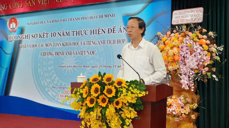 Thứ trưởng Giáo dục và Đào tạo Phạm Ngọc Thưởng phát biểu tại hội nghị sơ kết