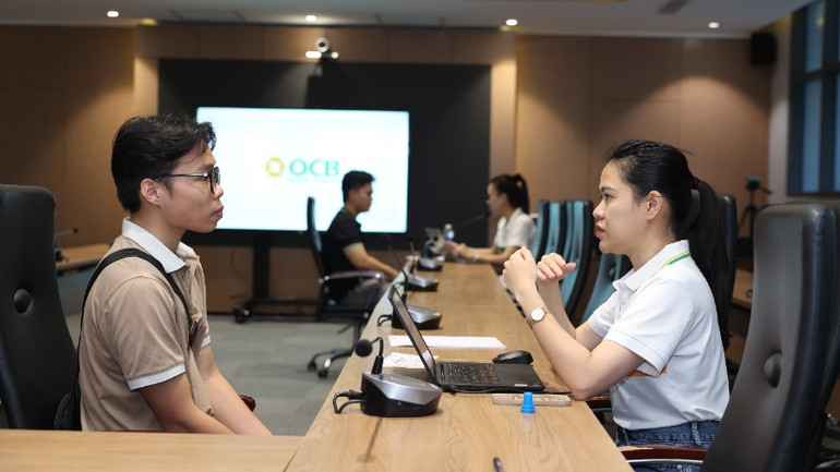 Hoạt động phỏng vấn tuyển dụng trực tiếp của doanh nghiệp