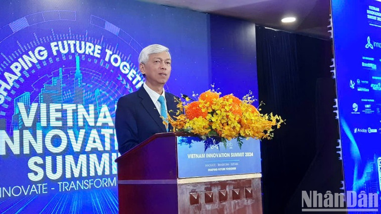 Phó Chủ tịch Ủy ban nhân dân Thành phố Hồ Chí Minh Võ Văn Hoan phát biểu tại hội nghị.