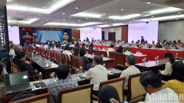 Quang cảnh Hội nghị Sơ kết 10 năm thực hiện Đề án “Dạy và học các môn Toán, Khoa học và tiếng Anh tích hợp chương trình Anh và Việt Nam”