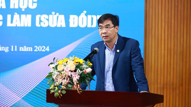 Tiến sĩ Lê Trường Sơn, Hiệu trưởng Trường đại học Luật Thành phố Hồ Chí Minh phát biểu tại hội thảo.