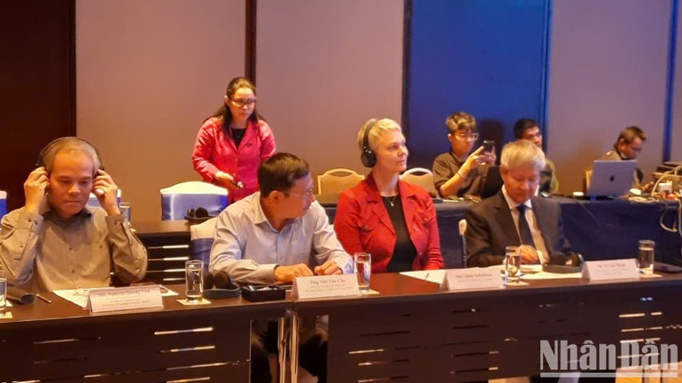 Các đại biểu tham dự Tổng kết Chương trình phát triển kỹ năng cho ngành nuôi biển công nghiệp Việt Nam.