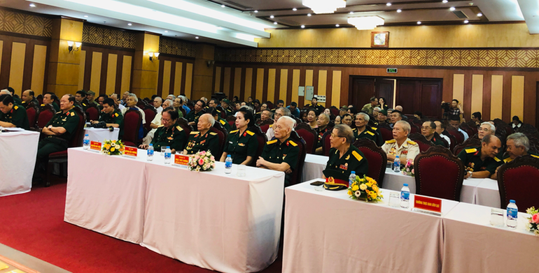 Các đại biểu tham dự buổi lễ.