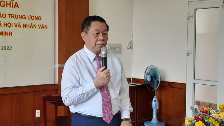 Đồng chí Nguyễn Trọng Nghĩa, Trưởng Ban Tuyên giáo Trung ương phát biểu tại buổi làm việc. Đồng chí Nguyễn Trọng Nghĩa, Trưởng Ban Tuyên giáo Trung ương phát biểu tại buổi làm việc.