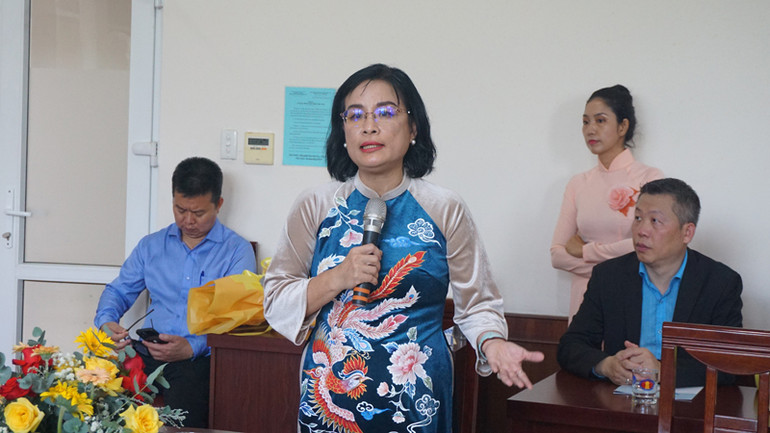 Phó Giáo sư, Tiến sĩ Ngô Thị Phương Lan, Hiệu trưởng Trường đại học Khoa học xã hội và Nhân văn phát biểu tại buổi làm việc. Phó Giáo sư, Tiến sĩ Ngô Thị Phương Lan, Hiệu trưởng Trường đại học Khoa học xã hội và Nhân văn phát biểu tại buổi làm việc.