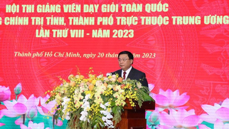 Đồng chí Nguyễn Xuân Thắng, Giám đốc Học viện Chính trị quốc gia Hồ Chí Minh phát biểu tại Lễ bế mạc. Đồng chí Nguyễn Xuân Thắng, Giám đốc Học viện Chính trị quốc gia Hồ Chí Minh phát biểu tại Lễ bế mạc.