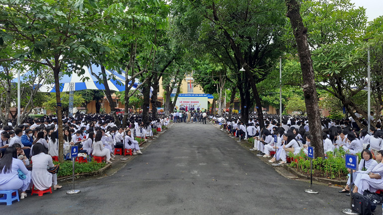 Quang cảnh Trường THPT Nguyễn Thị Minh Khai khai giảng năm học mới.