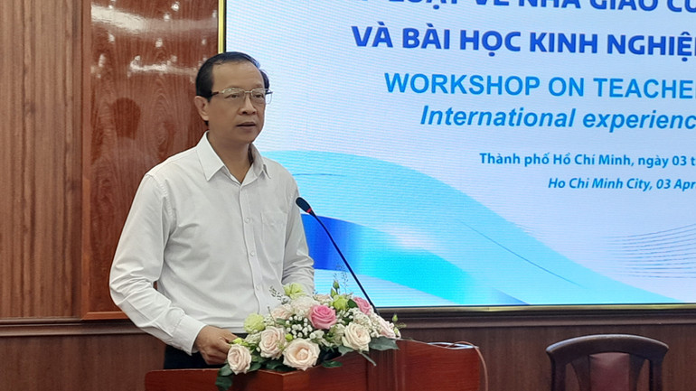 Thứ trưởng Bộ Giáo dục và Đào tạo Phạm Ngọc Thưởng phát biểu tại tọa đàm.