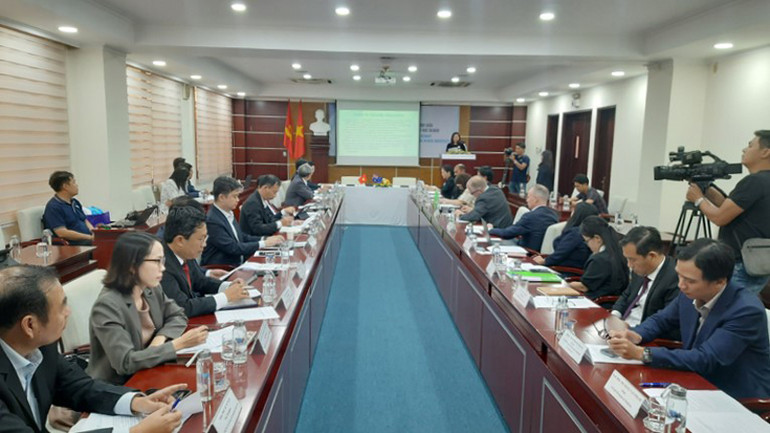 Quang cảnh lễ ký kết Biên bản hợp tác chiến lược nhằm thúc đẩy hợp tác nghiên cứu, đào tạo về AI và một số lĩnh vực khác.