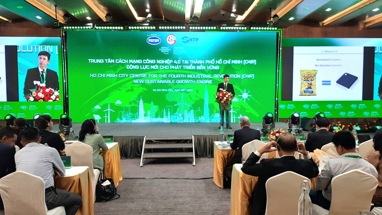 Phó Giáo sư, Tiến sĩ Nguyễn Anh Thi, Trưởng Ban Quản lý Khu Công nghệ cao Thành phố Hồ Chí Minh phát biểu tại hội thảo. Phó Giáo sư, Tiến sĩ Nguyễn Anh Thi, Trưởng Ban Quản lý Khu Công nghệ cao Thành phố Hồ Chí Minh phát biểu tại hội thảo.