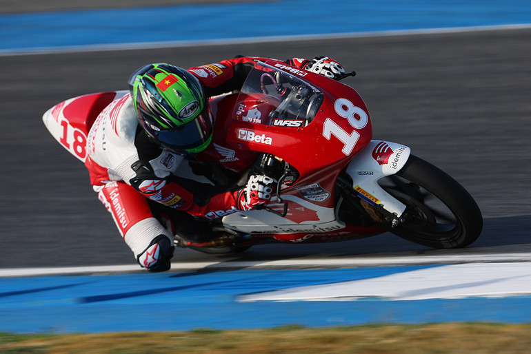 Nguyễn Hữu Trí trên đường đua. Nguyễn Hữu Trí trên đường đua.