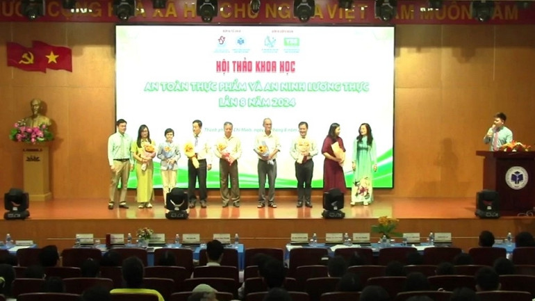 Quang cảnh hội thảo. Quang cảnh hội thảo.