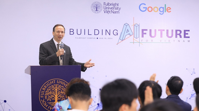 Ông Scott Fritzen, Hiệu trưởng Trường đại học Fulbright Việt Nam phát biểu tại buổi giao lưu. Ông Scott Fritzen, Hiệu trưởng Trường đại học Fulbright Việt Nam phát biểu tại buổi giao lưu.